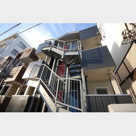 根岸駅より徒歩6分 1階 築12年2ヶ月の賃貸物件