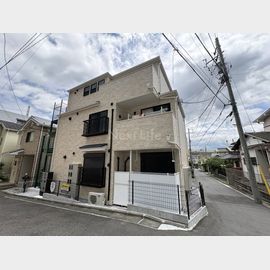 山手駅より徒歩14分 新築 3階建の賃貸物件