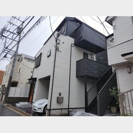 大倉山駅より徒歩3分 築5年9ヶ月 3階建の賃貸物件
