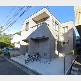 高田駅より徒歩8分 築8年10ヶ月 2階建の賃貸物件