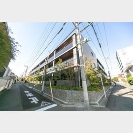 代々木上原駅より徒歩6分 3階 築3年の賃貸物件