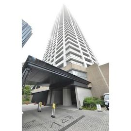 西新宿駅より徒歩8分 築8年7ヶ月 60階建の賃貸物件