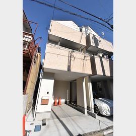 幡ヶ谷駅より徒歩9分 築6年1ヶ月 3階建の賃貸物件