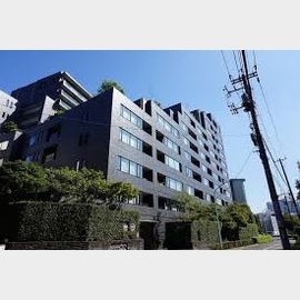 表参道駅より徒歩10分 築20年4ヶ月 13階建の賃貸物件