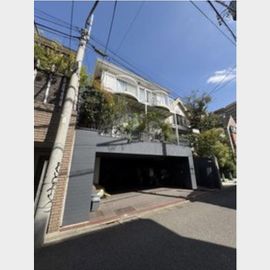 中目黒駅より徒歩8分 築33年10ヶ月 3階建の賃貸物件