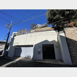 二子玉川駅より徒歩7分 築26年7ヶ月 3階建の賃貸物件