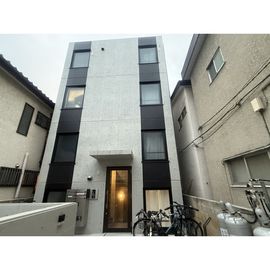 千石駅より徒歩8分 築1年8ヶ月 4階建の賃貸物件