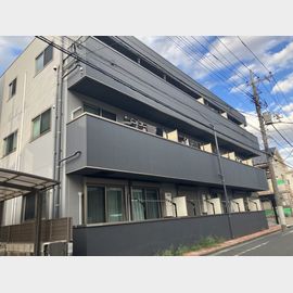 綾瀬駅より徒歩13分 築3年8ヶ月 3階建の賃貸物件