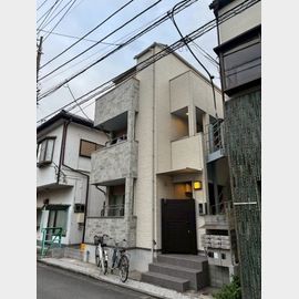 見沼代親水公園駅より徒歩6分 築4年8ヶ月 3階建の賃貸物件