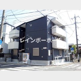 三郷駅より徒歩3分 築10年4ヶ月 3階建の賃貸物件