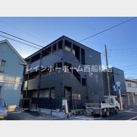 船橋競馬場駅より徒歩5分 築2年4ヶ月 3階建の賃貸物件