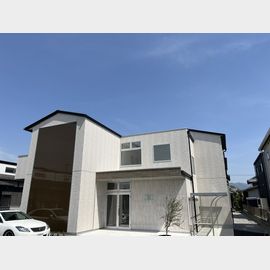 愛知川駅より徒歩26分 築1年3ヶ月 2階建の賃貸物件
