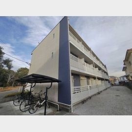 万願寺駅より徒歩25分 築9年7ヶ月 3階建の賃貸物件