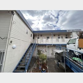 ファーストヒルズ 1階 築35年6ヶ月の賃貸物件