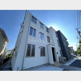 稲城長沼駅より徒歩7分 築2年11ヶ月 3階建の賃貸物件