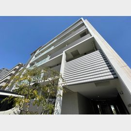 江坂駅より徒歩9分 築10年8ヶ月 5階建の賃貸物件