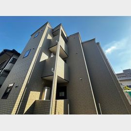 江坂駅より徒歩9分 築1年10ヶ月 3階建の賃貸物件