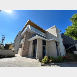 阪急千里線吹田駅より徒歩5分 築2年6ヶ月 3階建の賃貸物件