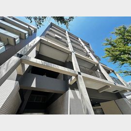 江坂駅より徒歩10分 築18年5ヶ月 6階建の賃貸物件