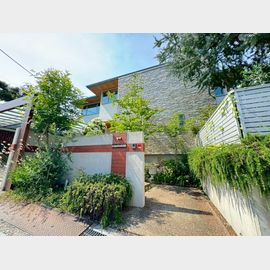 千里山駅より徒歩6分 築11年9ヶ月 2階建の賃貸物件