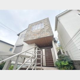 関大前駅より徒歩9分 築11年7ヶ月 2階建の賃貸物件
