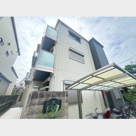 石橋阪大前駅より徒歩13分 築8年2ヶ月 3階建の賃貸物件