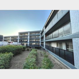 千里丘駅より徒歩9分 築37年8ヶ月 4階建の賃貸物件