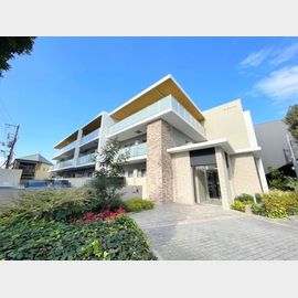 阪急千里線吹田駅より徒歩5分 築2年6ヶ月 3階建の賃貸物件