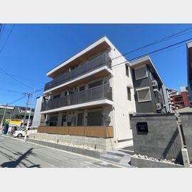 鶴ケ丘駅より徒歩2分 1階 築1年8ヶ月の賃貸物件