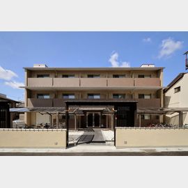 今出川駅より徒歩11分 築13年2ヶ月 4階建の賃貸物件