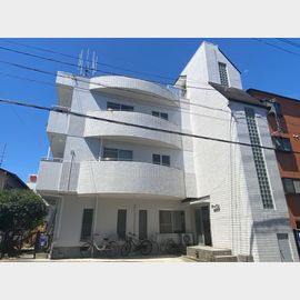 新田辺駅より徒歩4分 築37年9ヶ月 3階建の賃貸物件