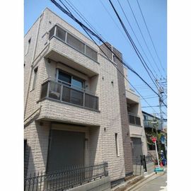 千石駅より徒歩10分 築11年11ヶ月 3階建の賃貸物件