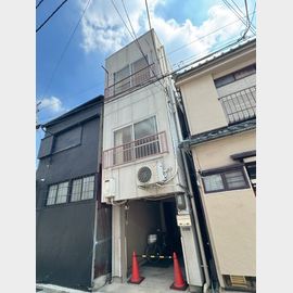 稲荷町駅より徒歩4分 築43年 3階建の賃貸物件