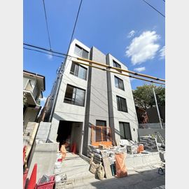 三軒茶屋駅より徒歩11分 新築 3階建の賃貸物件