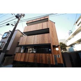 武蔵小山駅より徒歩17分 築10年1ヶ月 3階建の賃貸物件