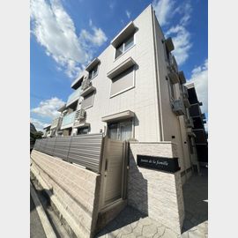 御影駅より徒歩5分 築4年7ヶ月 3階建の賃貸物件