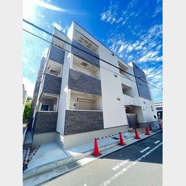 園田駅より徒歩7分 築2年9ヶ月 3階建の賃貸物件