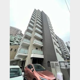 渡辺通駅より徒歩10分 築3年9ヶ月 13階建の賃貸物件