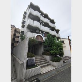 六甲道駅より徒歩10分 2階 築35年7ヶ月の賃貸物件