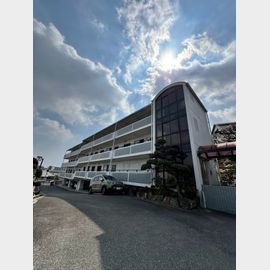 宝塚南口駅より徒歩7分 3階 築27年8ヶ月の賃貸物件