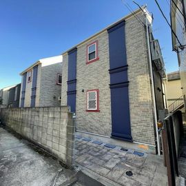 都立大学駅より徒歩15分 築8年8ヶ月 2階建の賃貸物件