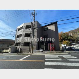 六甲駅より徒歩21分 1階 築32年の賃貸物件