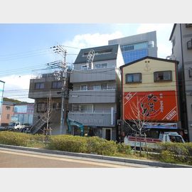 灘駅より徒歩3分 4階 築30年の賃貸物件