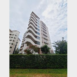 阪神本線西宮駅よりバス3分 築27年9ヶ月 9階建の賃貸物件