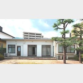 六甲駅より徒歩10分 1階 築126年の賃貸物件