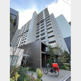 渡辺通駅より徒歩10分 築8年9ヶ月 15階建の賃貸物件