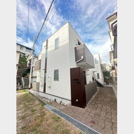 霞ヶ丘駅より徒歩3分 築9年4ヶ月 2階建の賃貸物件