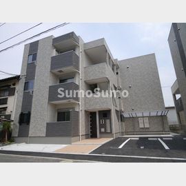 箱崎駅より徒歩8分 築4年6ヶ月 3階建の賃貸物件