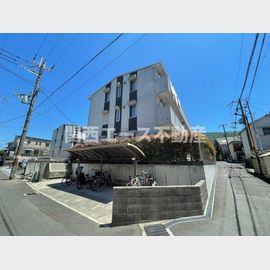 新石切駅より徒歩11分 築10年10ヶ月 3階建の賃貸物件