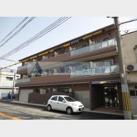 布施駅より徒歩20分 築12年10ヶ月 3階建の賃貸物件